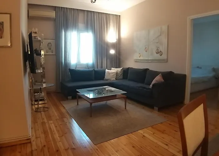 Comfy Central Flat
